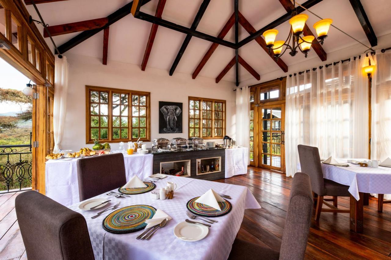 Lions Paw Ngorongoro Hotel Bagian luar foto
